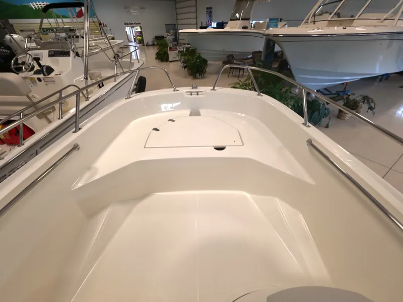 Slide: The Image of Boston Whaler 160 Super Sport 2027 - 12