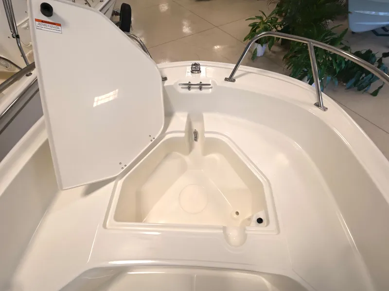 Slide: The Image of Boston Whaler 160 Super Sport 2027 - 15