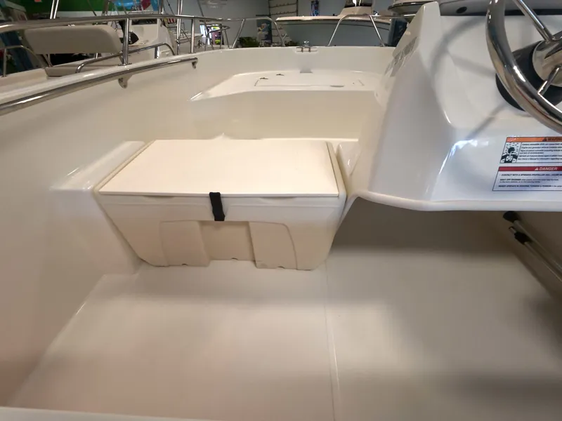 Slide: The Image of Boston Whaler 160 Super Sport 2027 - 11
