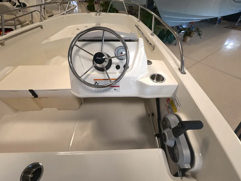 Slide: The Image of Boston Whaler 160 Super Sport 2027 - 9