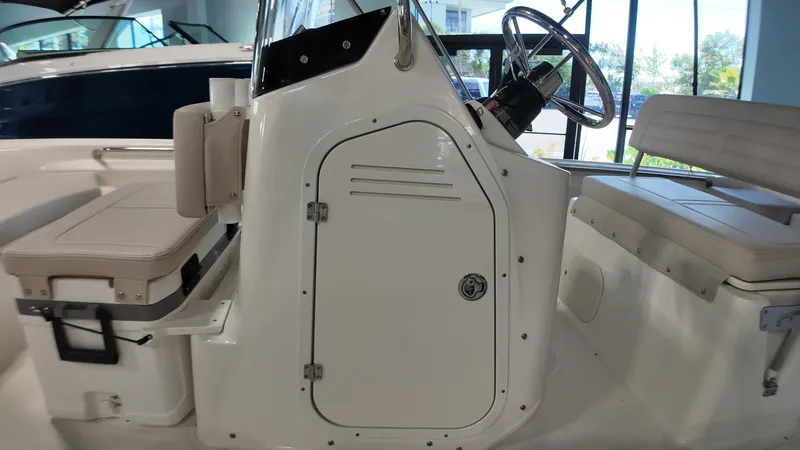 Slide: The Image of Boston Whaler 170 Montauk 2027 - 10