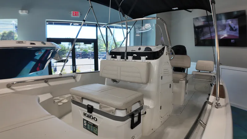 Slide: The Image of Boston Whaler 170 Montauk 2027 - 9