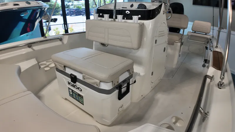 Slide: The Image of Boston Whaler 170 Montauk 2027 - 8