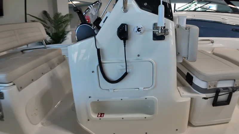 Slide: The Image of Boston Whaler 170 Montauk 2027 - 14