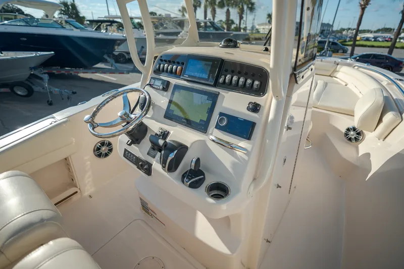 Slide: The Image of Grady-White Fisherman 236 2022 - 18