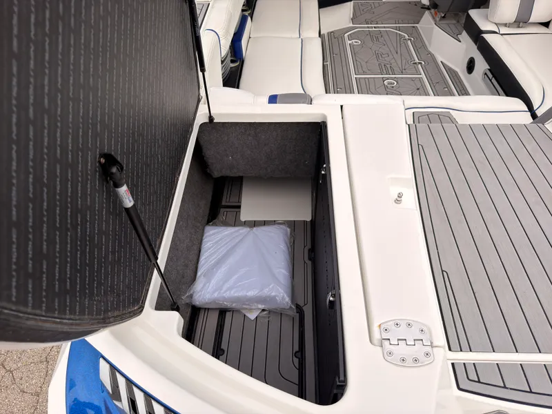 Slide: The Image of Nautique G23 2016 - 17