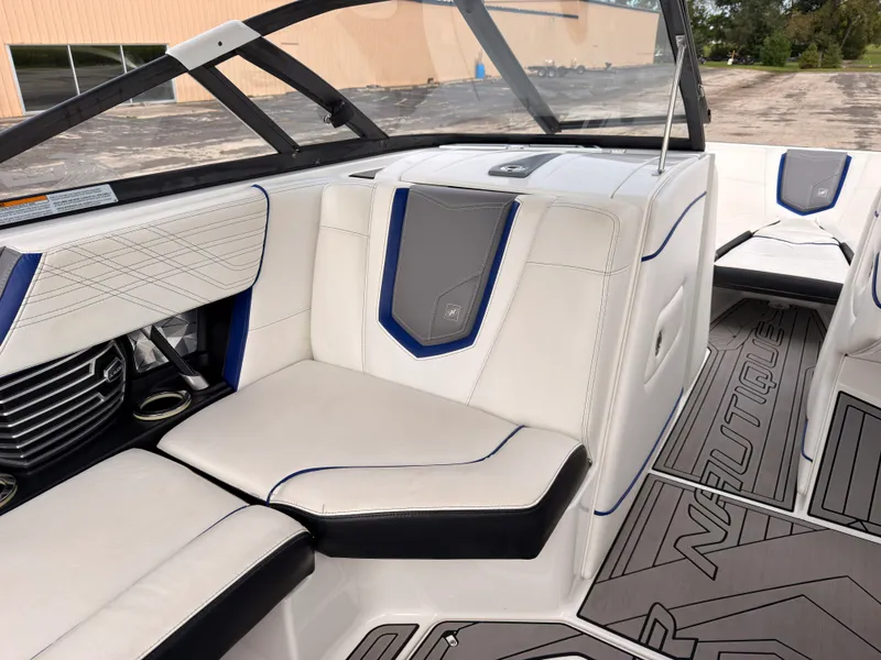 Slide: The Image of Nautique G23 2016 - 42