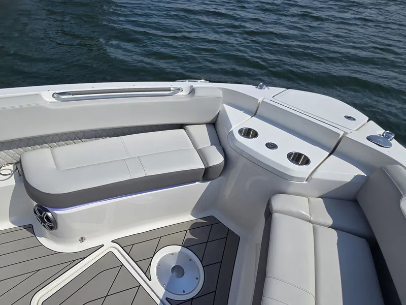 Slide: The Image of Sea Ray SLX 400 2027 - 31