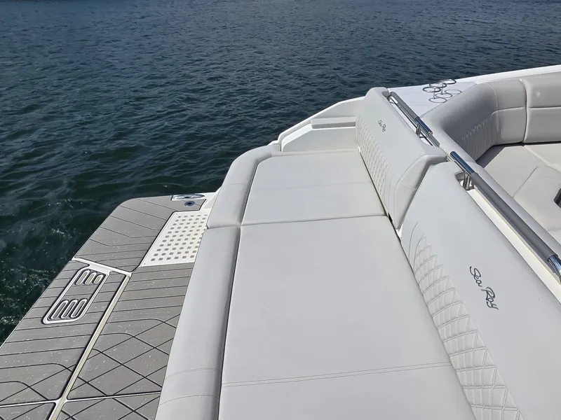 Slide: The Image of Sea Ray SLX 400 2027 - 8