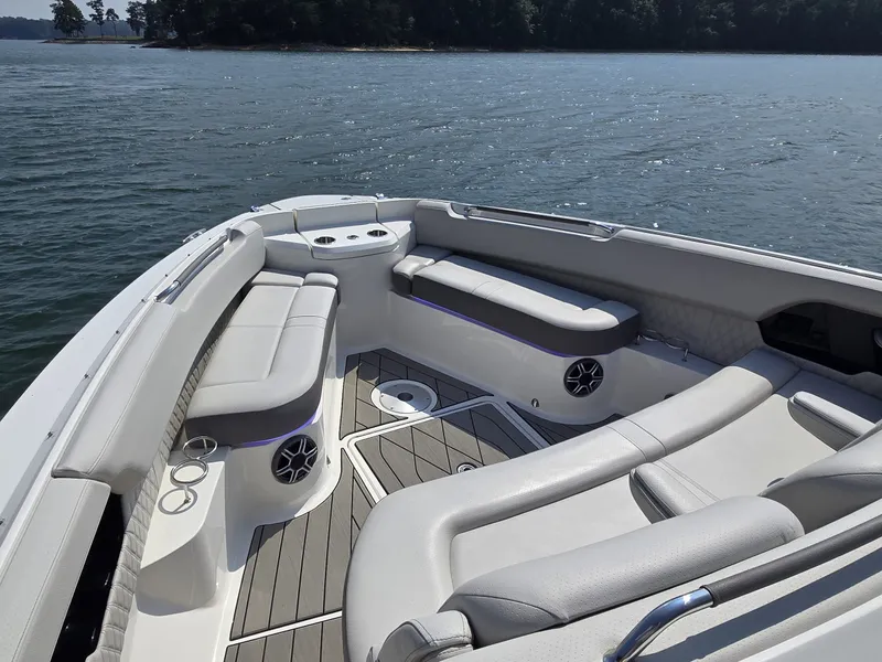 Slide: The Image of Sea Ray SLX 400 2027 - 27