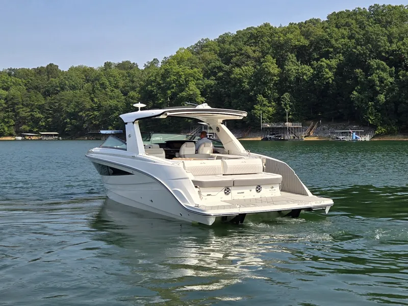 Slide: The Image of Sea Ray SLX 400 2027 - 5