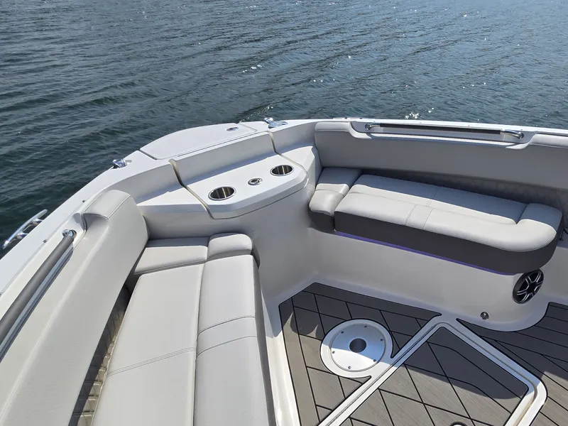 Slide: The Image of Sea Ray SLX 400 2027 - 30