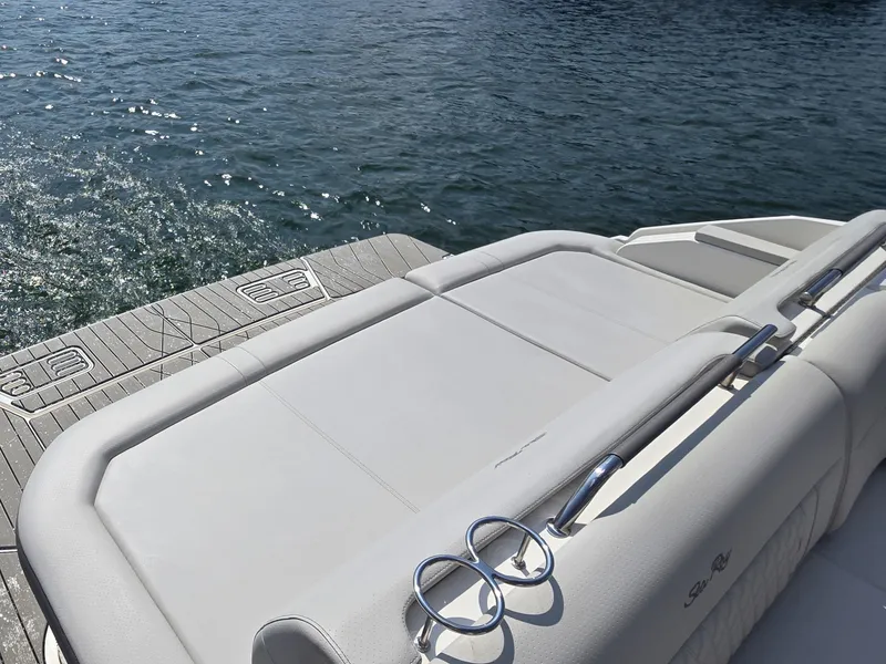 Slide: The Image of Sea Ray SLX 400 2027 - 7