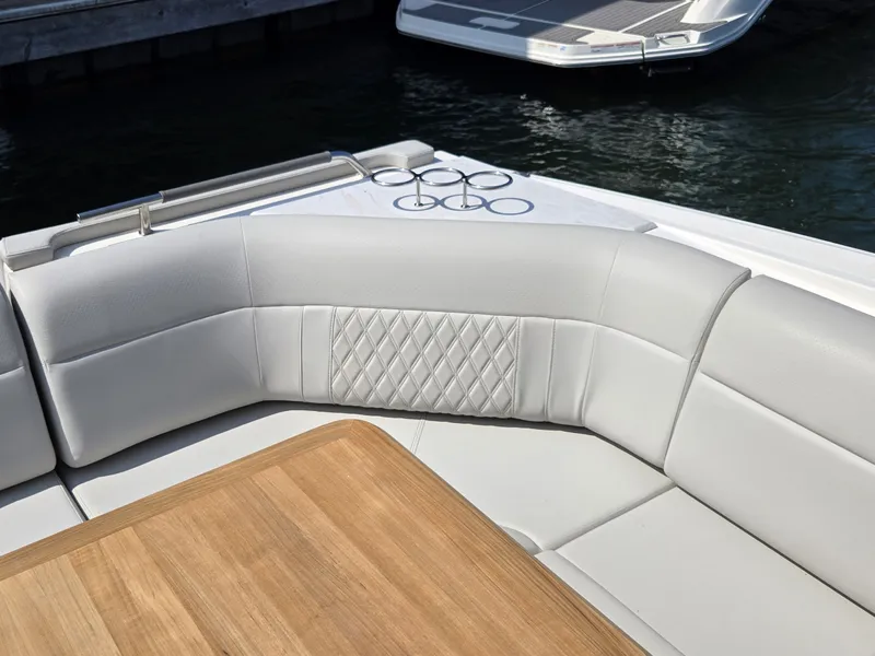 Slide: The Image of Sea Ray SLX 400 2027 - 13
