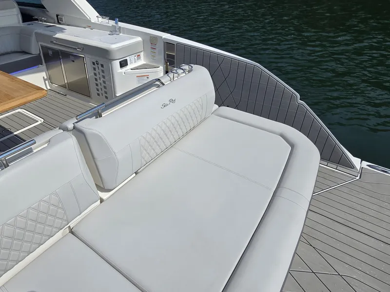 Slide: The Image of Sea Ray SLX 400 2027 - 9