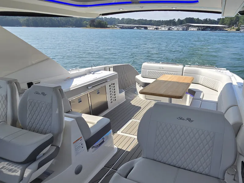 Slide: The Image of Sea Ray SLX 400 2027 - 23