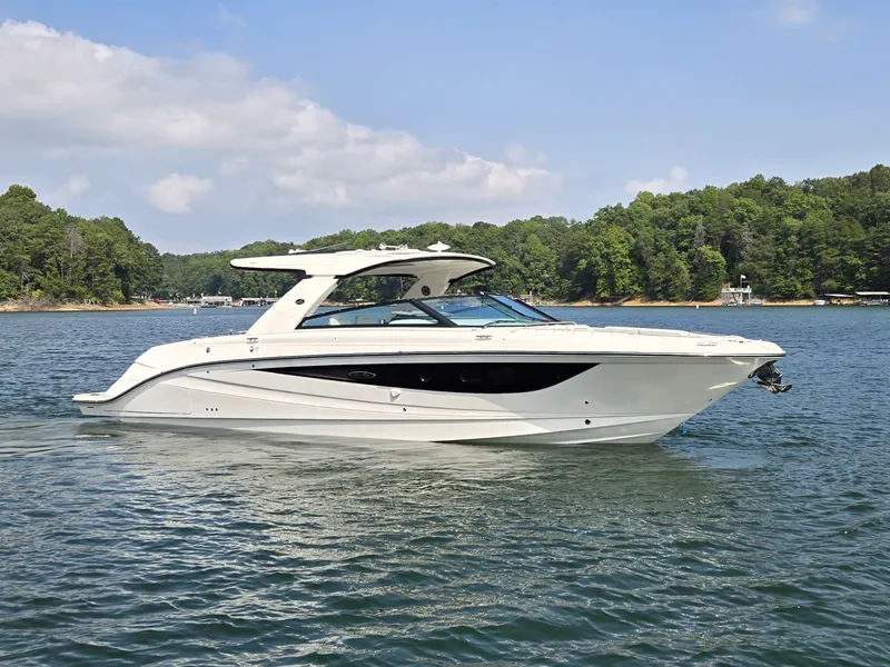 Slide: The Image of Sea Ray SLX 400 2027 - 44