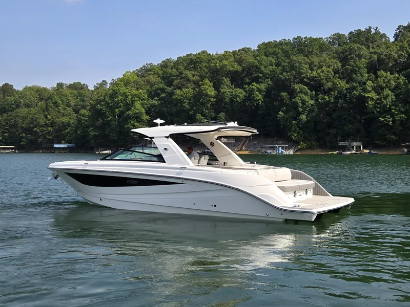 Slide: The Image of Sea Ray SLX 400 2027 - 49