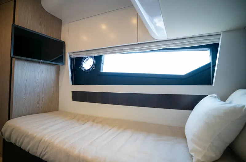 Slide: The Image of Azimut S6 2025 - 28