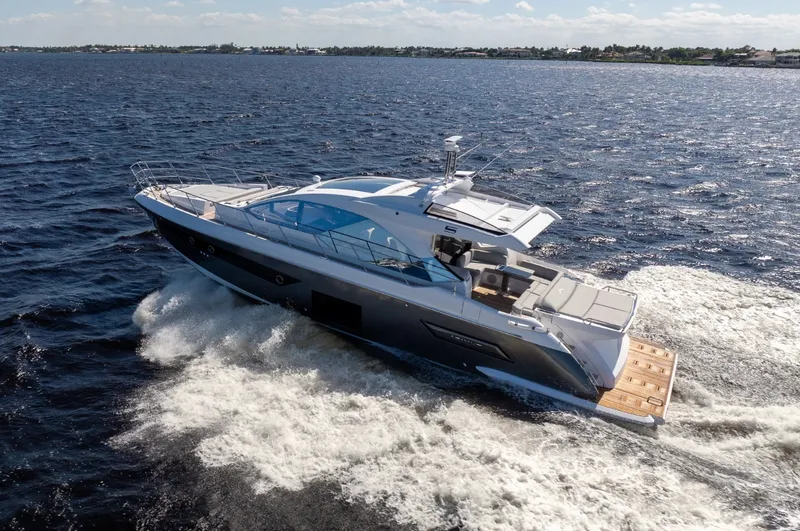 Slide: The Image of Azimut S6 2025 - 17