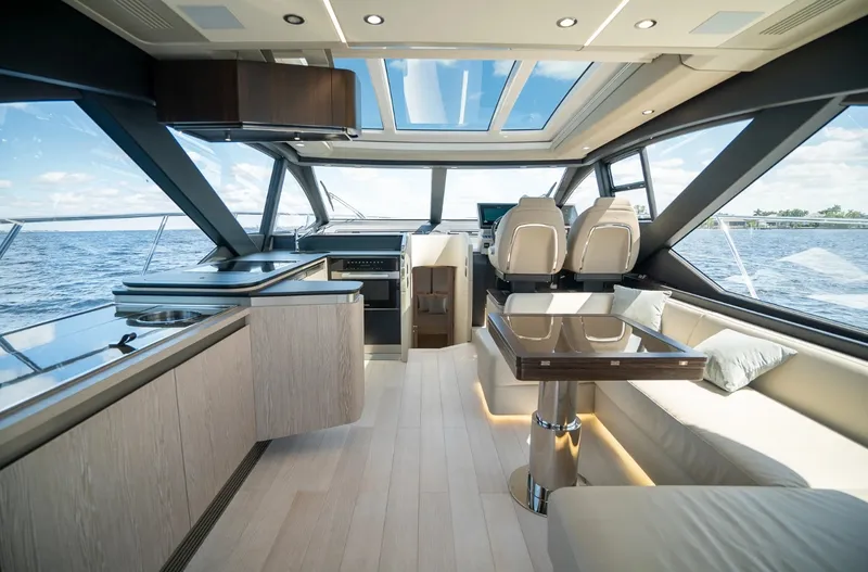 Slide: The Image of Azimut S6 2025 - 32