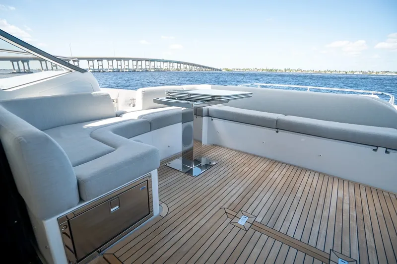 Slide: The Image of Azimut S6 2025 - 30