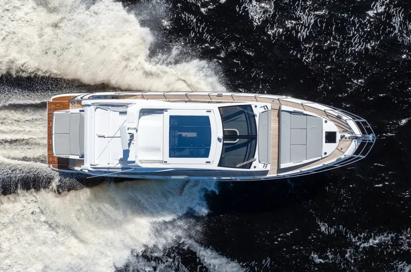 Slide: The Image of Azimut S6 2025 - 18