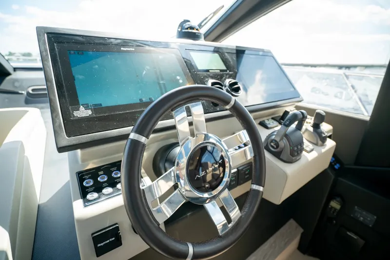 Slide: The Image of Azimut S6 2025 - 40