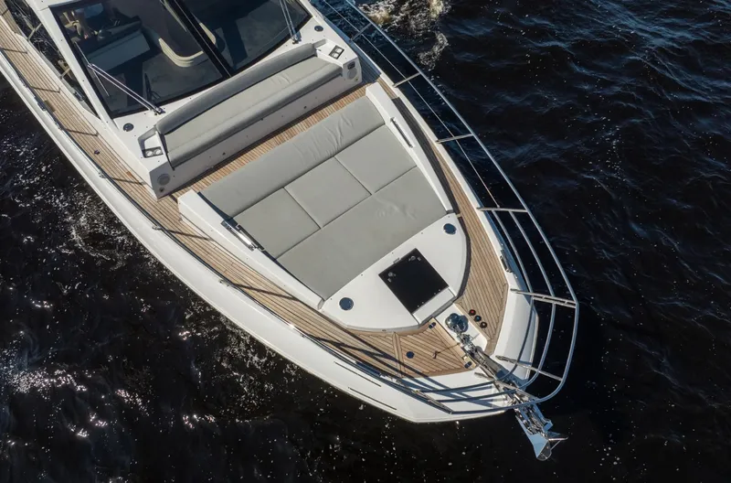 Slide: The Image of Azimut S6 2025 - 19