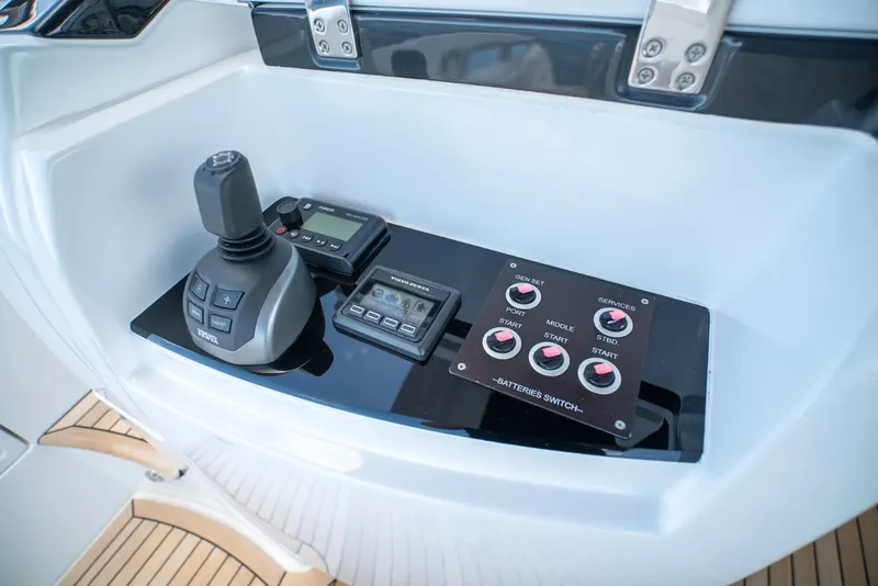 Slide: The Image of Azimut S6 2025 - 31