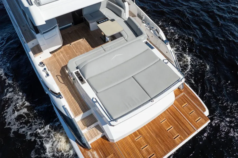 Slide: The Image of Azimut S6 2025 - 21