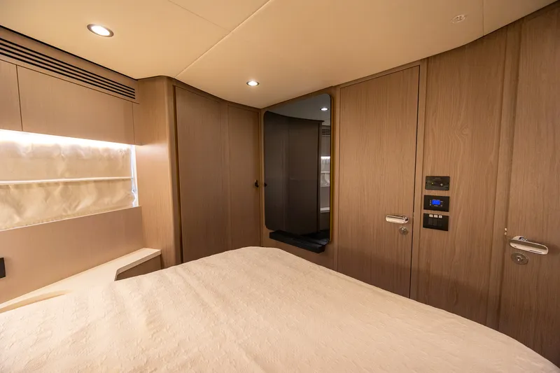 Slide: The Image of Azimut FLY 60 2023 - 63