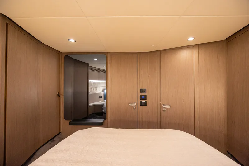 Slide: The Image of Azimut FLY 60 2023 - 62