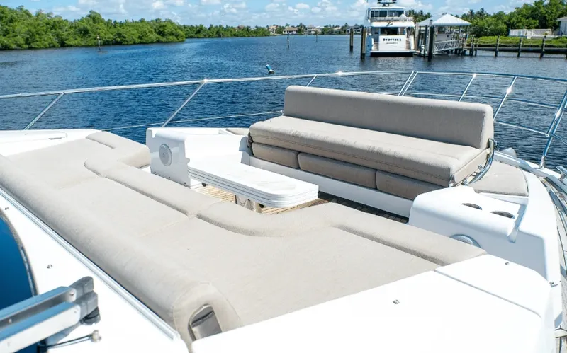 Slide: The Image of Azimut FLY 60 2023 - 29