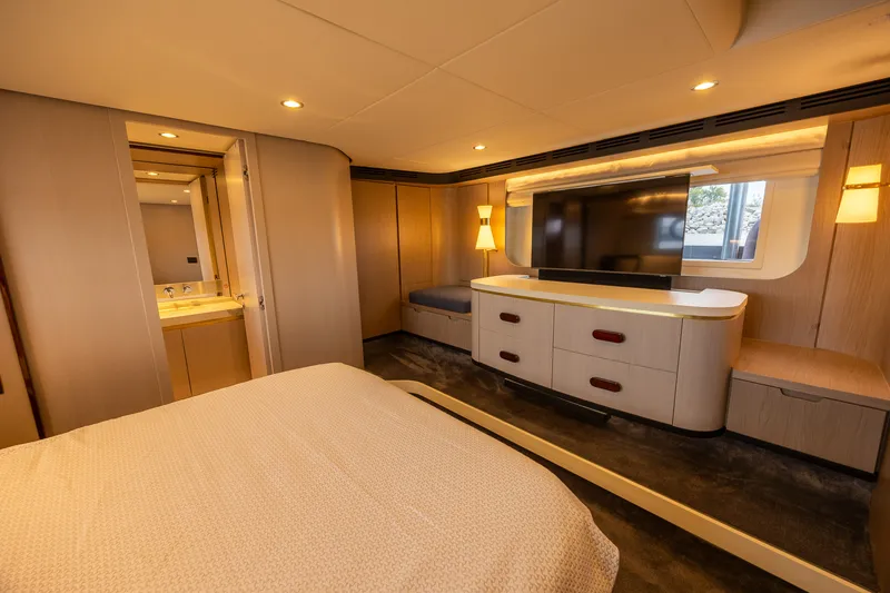 Slide: The Image of Azimut FLY 60 2023 - 72