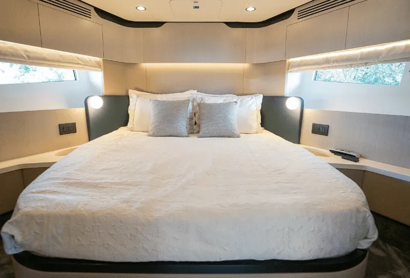 Slide: The Image of Azimut FLY 60 2023 - 21