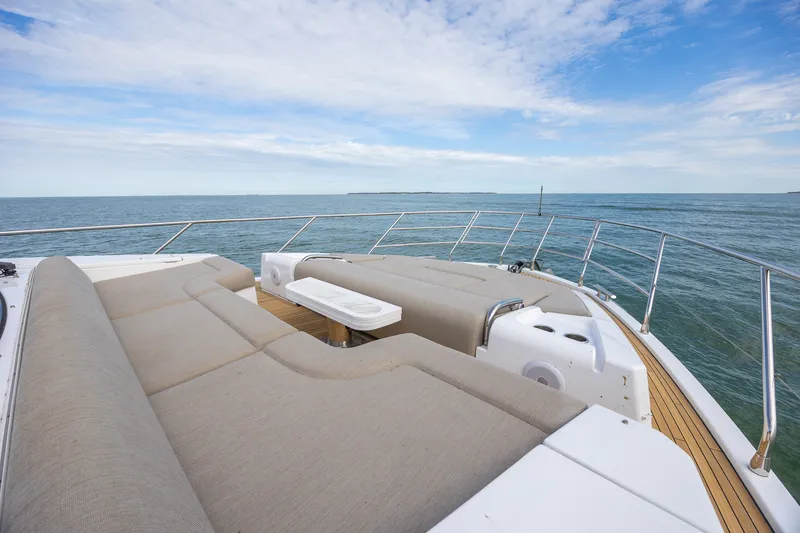Slide: The Image of Azimut FLY 60 2023 - 26
