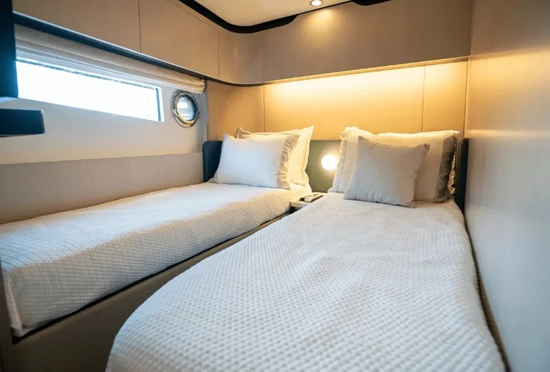 Slide: The Image of Azimut FLY 60 2023 - 22