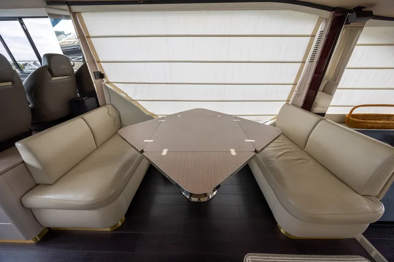 Slide: The Image of Azimut FLY 60 2023 - 35