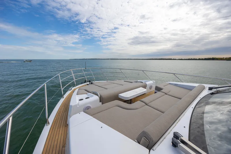 Slide: The Image of Azimut FLY 60 2023 - 22