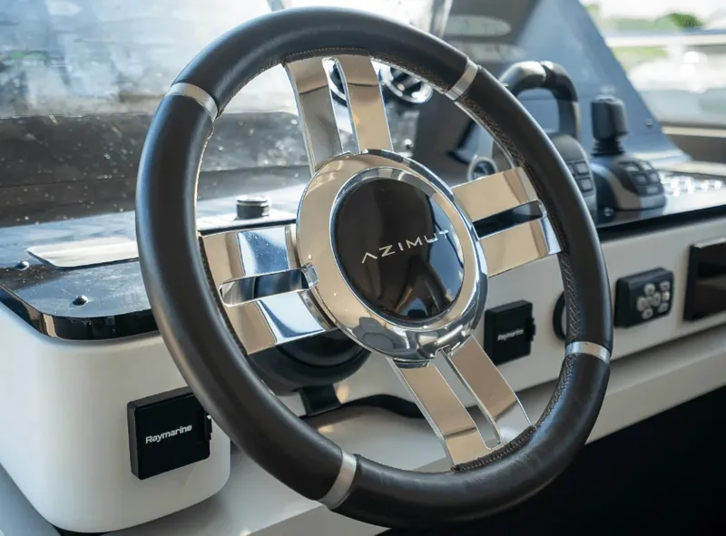 Slide: The Image of Azimut FLY 60 2023 - 14