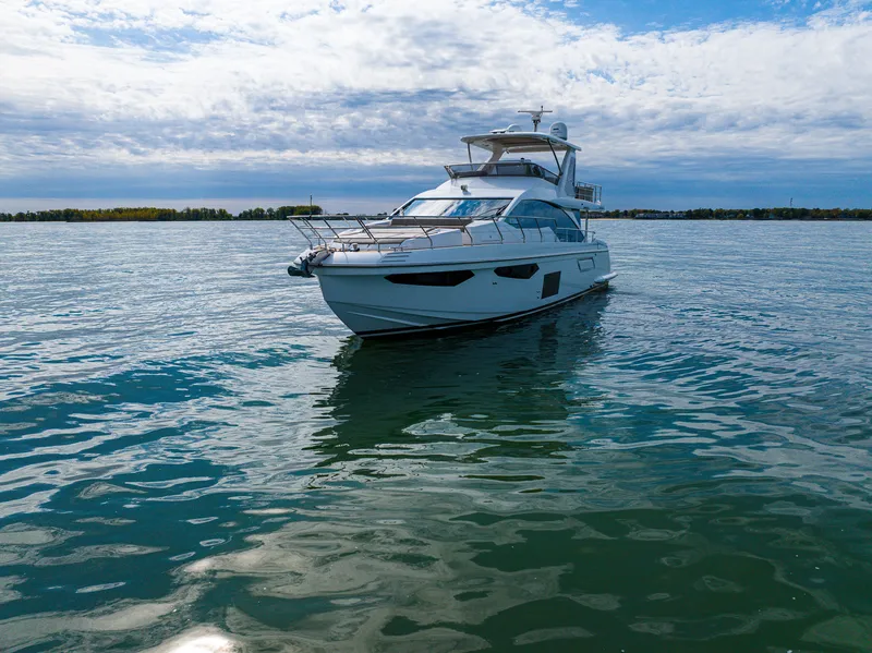 Slide: The Image of Azimut FLY 60 2023 - 13