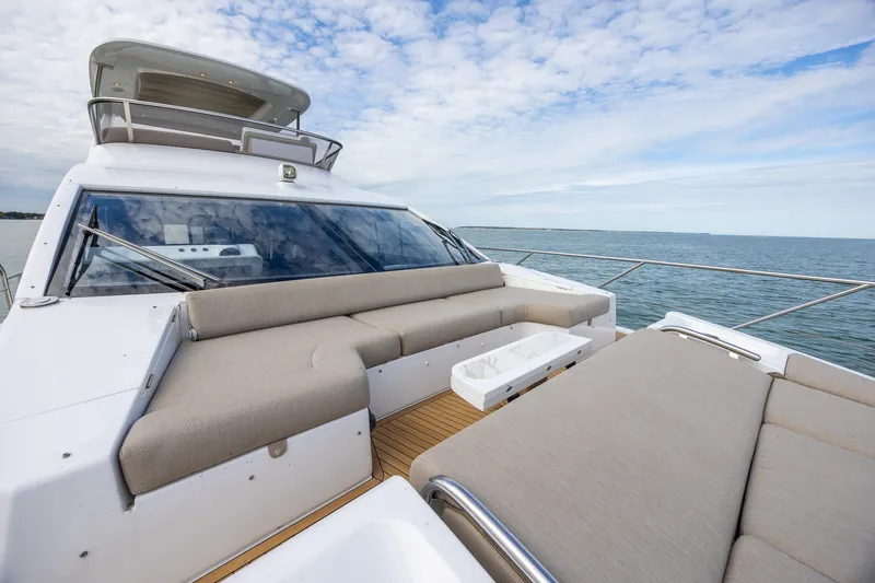 Slide: The Image of Azimut FLY 60 2023 - 25