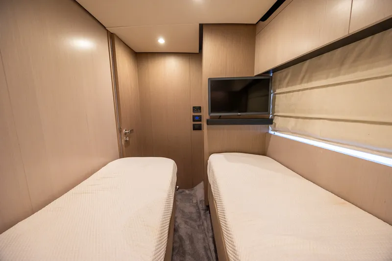 Slide: The Image of Azimut FLY 60 2023 - 66