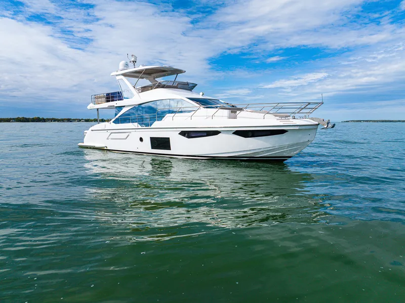 Slide: The Image of Azimut FLY 60 2023 - 15