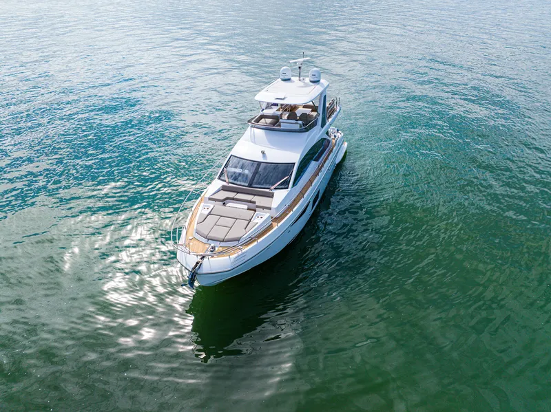 Slide: The Image of Azimut FLY 60 2023 - 7