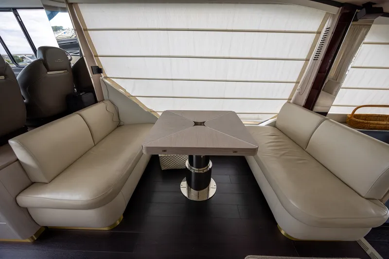 Slide: The Image of Azimut FLY 60 2023 - 36