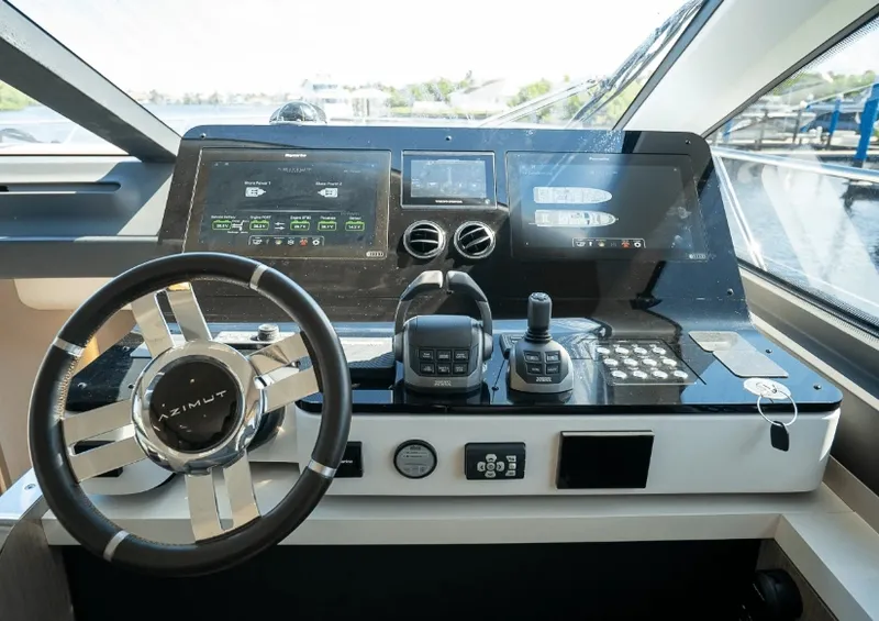 Slide: The Image of Azimut FLY 60 2023 - 13