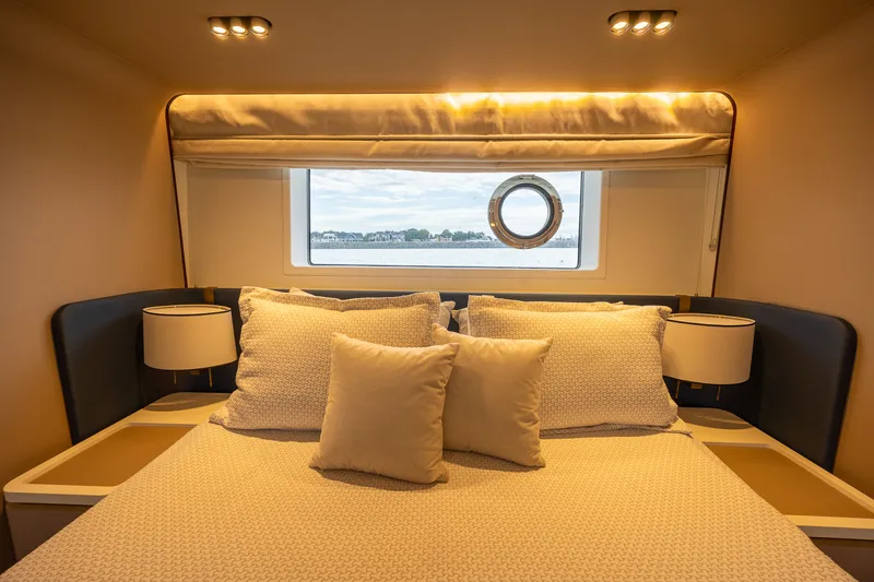 Slide: The Image of Azimut FLY 60 2023 - 68