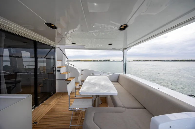 Slide: The Image of Azimut FLY 60 2023 - 30